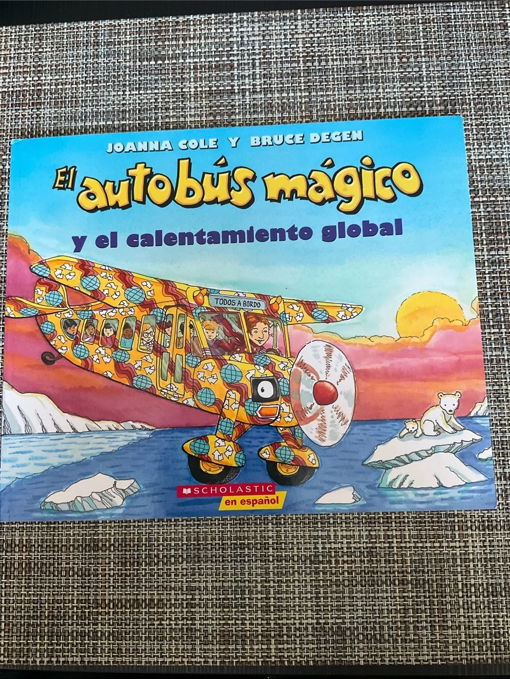 Scholastic El autobus magico, 2 books, Spanish NWT